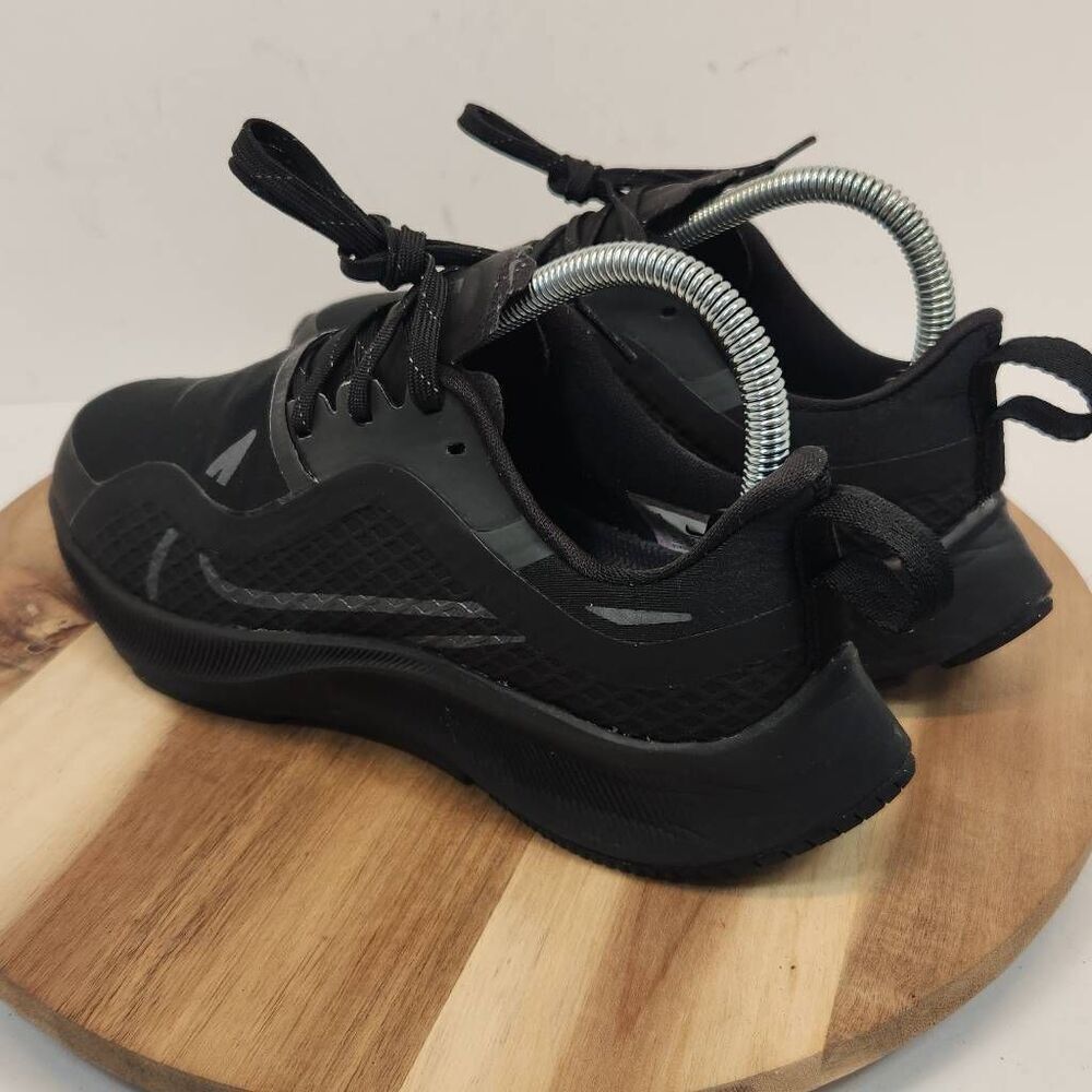 Nike Zoom Pegasus 37 Shield Running shoes Women's Size 7 Black - Picture 5 of 12